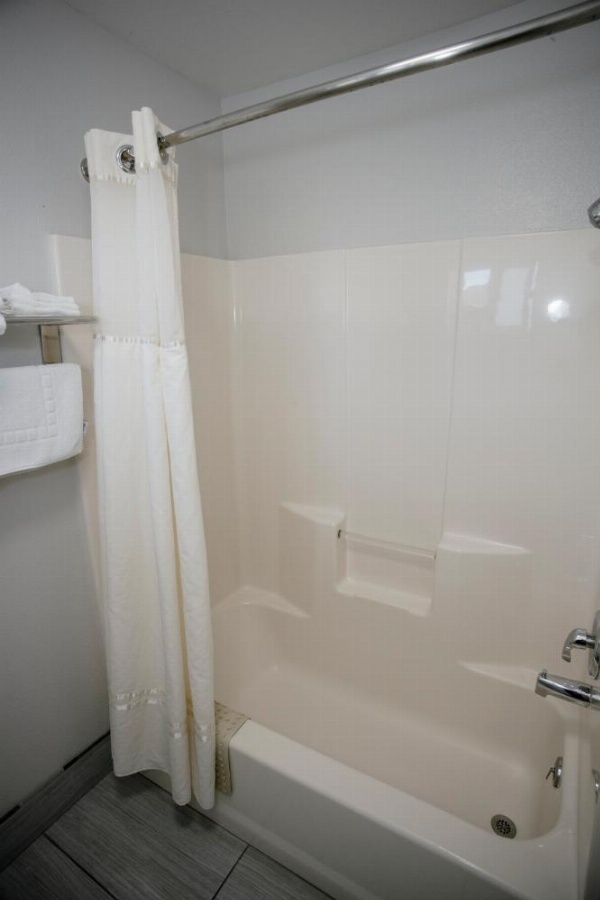 Anchor Beach Inn image 15