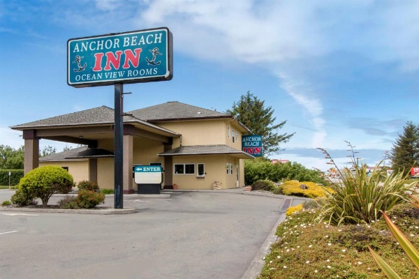 Anchor Beach Inn image 9